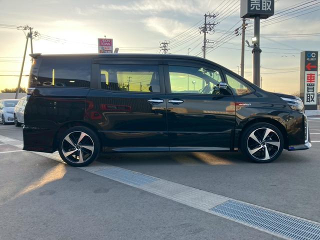 ヴォクシー ハイブリッドＺＳ　煌　ワンオーナー　純正１０インチナビ　純正１２．１インチフリップダウンモニター　モデリスタアルミ　両側電動スライド　シートヒーター　フルセグ　Ｂｌｕｅｔｏｏｔｈ　バックモニター　ＥＴＣ　ドラレコ　クルコン（22枚目）