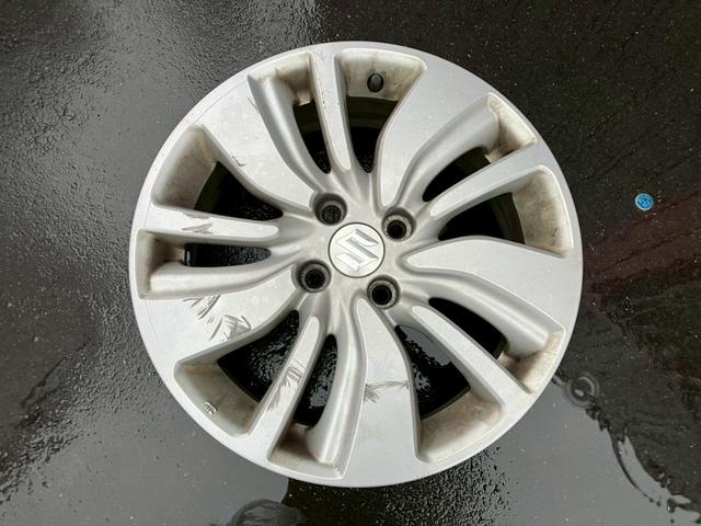 スイフト ＸＬ　純正ナビ　全周囲カメラ　シートヒーター　ステアリングリモコン　パドルシフト　ＭＴモード　電動格納ミラー　横滑り防止装置　フルセグＴＶ　Ｂｌｕｅｔｏｏｔｈ　ＵＳＢ　ＣＤ　スマートキー　純正ＡＷ　フォグ（5枚目）