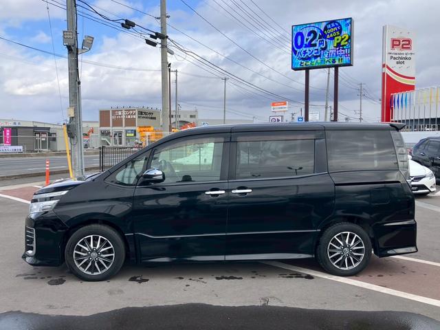 ヴォクシー ＺＳ　煌　ＡＬＰＩＮＥ１０インチナビ　ＡＬＰＩＮＥ１０．１インチ後部座席モニター　寒冷地仕様　両側電動スライドドア　バックカメラ　ステリモ　アイドリングストップ　横滑り防止装置　フルセグＴＶ　Ｂｌｕｅｔｏｏｔｈ（5枚目）