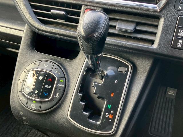 ヴォクシー ＺＳ　煌　ＡＬＰＩＮＥ１０インチナビ　ＡＬＰＩＮＥ１０．１インチ後部座席モニター　寒冷地仕様　両側電動スライドドア　バックカメラ　ステリモ　アイドリングストップ　横滑り防止装置　フルセグＴＶ　Ｂｌｕｅｔｏｏｔｈ（14枚目）