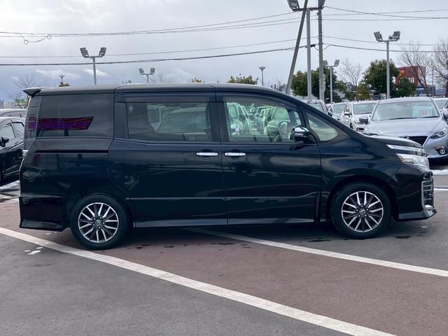 ヴォクシー ＺＳ　煌　ＡＬＰＩＮＥ１０インチナビ　ＡＬＰＩＮＥ１０．１インチ後部座席モニター　寒冷地仕様　両側電動スライドドア　バックカメラ　ステリモ　アイドリングストップ　横滑り防止装置　フルセグＴＶ　Ｂｌｕｅｔｏｏｔｈ（19枚目）