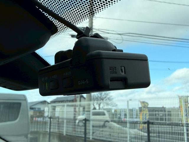 �y�h���C�u���R�[�_�[�z���ԂɎ��t���邱�Ƃŉf���Ɖ������L�^���Ă����h���C�u���R�[�_�[�́A���̂̍ۂɊm���ȏ؋��\�͂𔭊����Ă���܂��B