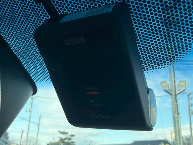 �y�h���C�u���R�[�_�[�z���ԂɎ��t���邱�Ƃŉf���Ɖ������L�^���Ă����h���C�u���R�[�_�[�́A���̂̍ۂɊm���ȏ؋��\�͂𔭊����Ă���܂��B