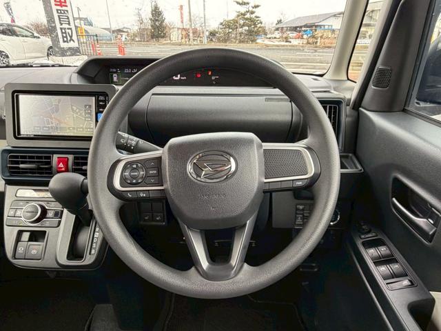 �y�N���[�Y�R���g���[���z�茳�̃{�^���ň�葬�x�ł̏��s���\�ł��B���x���߂��\�ł��B�������H���s���ɕ֗��ȋ@�\�ł��ˁ�