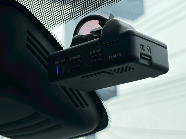 �y�h���C�u���R�[�_�[�z���ԂɎ��t���邱�Ƃŉf���Ɖ������L�^���Ă����h���C�u���R�[�_�[�́A���̂̍ۂɊm���ȏ؋��\�͂𔭊����Ă���܂��B