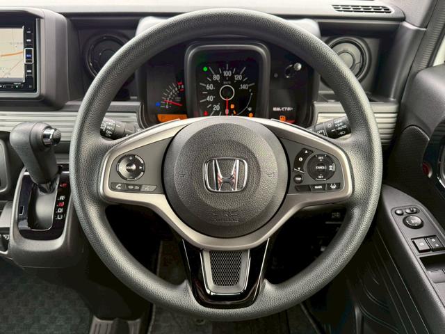 �y�`�b�b�z��葬�x�ł̏��q�͂������A�O���̎ԗ��Ƃ̋��������ɕۂ��Ȃ��玩���ŉ��������s���܂��B�������H���s���ɂ͑�ϊ������@�\�ł��B