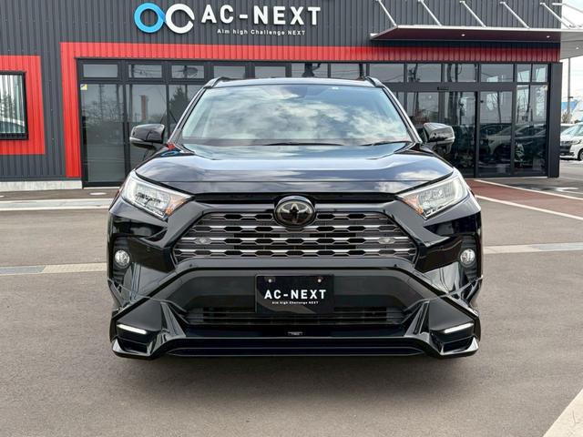 ＲＡＶ４ Ｇ　Ｚパッケージ　ＴＲＤエアロ　純正９インチナビ　フルセグＴＶ　Ｂｌｕｅｔｏｏｔｈ　ＤＶＤ　ＥＴＣ　デジタルインナーミラー　ブラインドスポットモニター　純正１９インチアルミホイール　バックカメラ　ＬＥＤヘッドライト（4枚目）