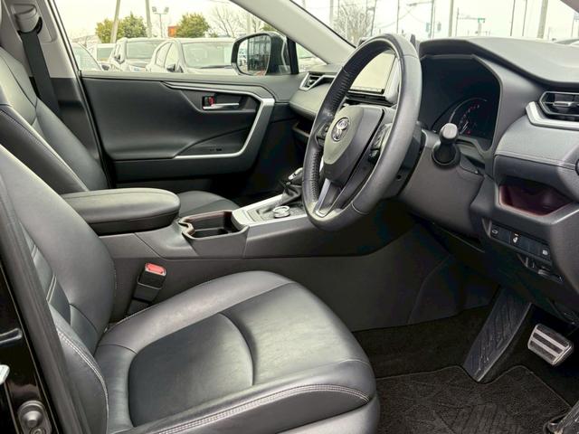 ＲＡＶ４ Ｇ　Ｚパッケージ　ＴＲＤエアロ　純正９インチナビ　フルセグＴＶ　Ｂｌｕｅｔｏｏｔｈ　ＤＶＤ　ＥＴＣ　デジタルインナーミラー　ブラインドスポットモニター　純正１９インチアルミホイール　バックカメラ　ＬＥＤヘッドライト（23枚目）