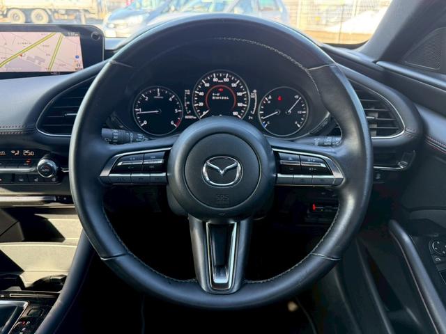 �y�`�b�b�z��葬�x�ł̏��q�͂������A�O���̎ԗ��Ƃ̋��������ɕۂ��Ȃ��玩���ŉ��������s���܂��B�������H���s���ɂ͑�ϊ������@�\�ł��B