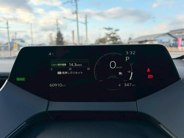 プリウス Ｚ　クリアランスソナー　純正ナビ　全周囲カメラ　アダプティブクルーズコントロール　デジタルインナーミラー　ブラインドスポットモニター　パワーバックドア　シートヒーター　シートベンチレーション　ＥＴＣ２．０（8枚目）