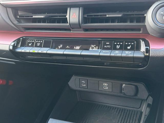 プリウス Ｚ　クリアランスソナー　純正ナビ　全周囲カメラ　アダプティブクルーズコントロール　デジタルインナーミラー　ブラインドスポットモニター　パワーバックドア　シートヒーター　シートベンチレーション　ＥＴＣ２．０（13枚目）