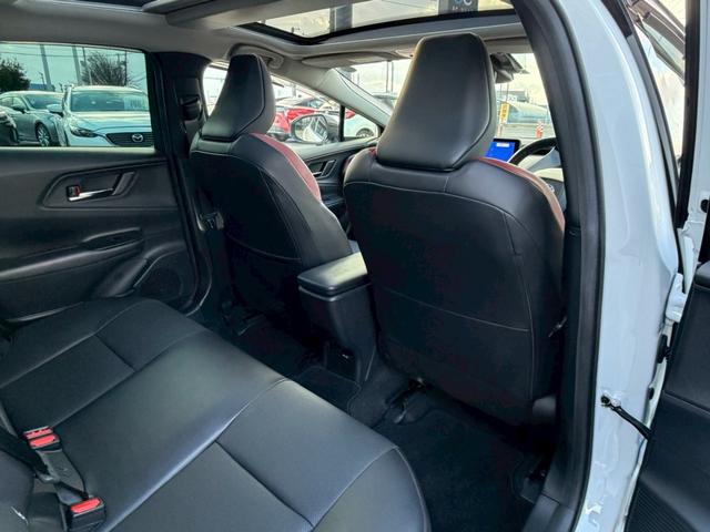 プリウス Ｚ　クリアランスソナー　純正ナビ　全周囲カメラ　アダプティブクルーズコントロール　デジタルインナーミラー　ブラインドスポットモニター　パワーバックドア　シートヒーター　シートベンチレーション　ＥＴＣ２．０（26枚目）