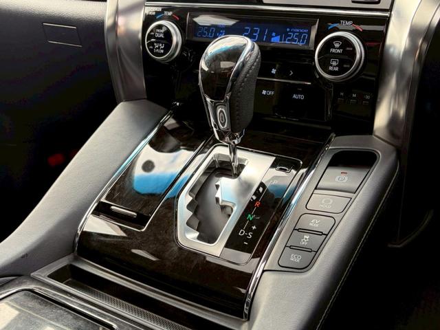 ヴェルファイアハイブリッド ＺＲ　純正１０インチナビ　サンルーフ　両側電動スライドドア　パワーバックドア　バックモニター　リアオートエアコン　アダプティブクルーズコントロール　Ｂｌｕｅｔｈｏｏｔｈ　ＤＶＤ　ＥＴＣ　クリアランスソナー（14枚目）