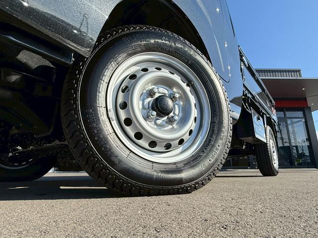 ハイゼットトラック ジャンボＳＡＩＩＩｔ　Ｐａｎａｓｏｎｉｃ７インチナビ　衝突軽減ブレーキ　横滑り防止装置　レベライザー　ＬＥＤ荷台作業灯　シートカバー　純正ステアリング付き　Ｂｌｕｅｔｈｏｏｔｈ　フルセグＴＶ　スペアキー　フォグランプ（7枚目）