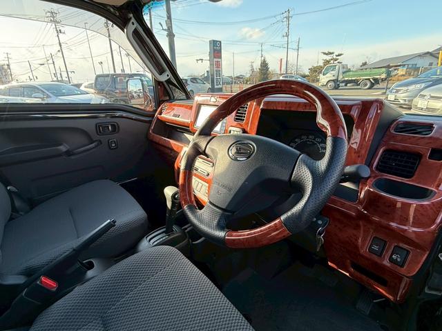 ハイゼットトラック ジャンボＳＡＩＩＩｔ　Ｐａｎａｓｏｎｉｃ７インチナビ　衝突軽減ブレーキ　横滑り防止装置　レベライザー　ＬＥＤ荷台作業灯　シートカバー　純正ステアリング付き　Ｂｌｕｅｔｈｏｏｔｈ　フルセグＴＶ　スペアキー　フォグランプ（16枚目）