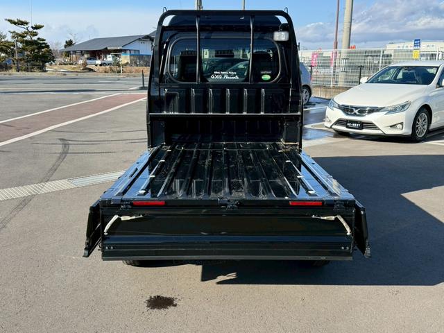 ハイゼットトラック ジャンボＳＡＩＩＩｔ　Ｐａｎａｓｏｎｉｃ７インチナビ　衝突軽減ブレーキ　横滑り防止装置　レベライザー　ＬＥＤ荷台作業灯　シートカバー　純正ステアリング付き　Ｂｌｕｅｔｈｏｏｔｈ　フルセグＴＶ　スペアキー　フォグランプ（18枚目）