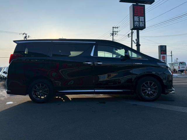 アルファードハイブリッド Ｘ　モデリスタフルエアロ　Ｃａｒｒｏｚｚｅｒｉａ１０インチナビ　Ｃａｒｒｏｚｚｅｒｉａ１２．３型フリップダウンモニター　デジタルインナーミラー　寒冷地仕様　ＢＳＭ　両側電動スライドドア　ドラレコ　ＥＴＣ（24枚目）