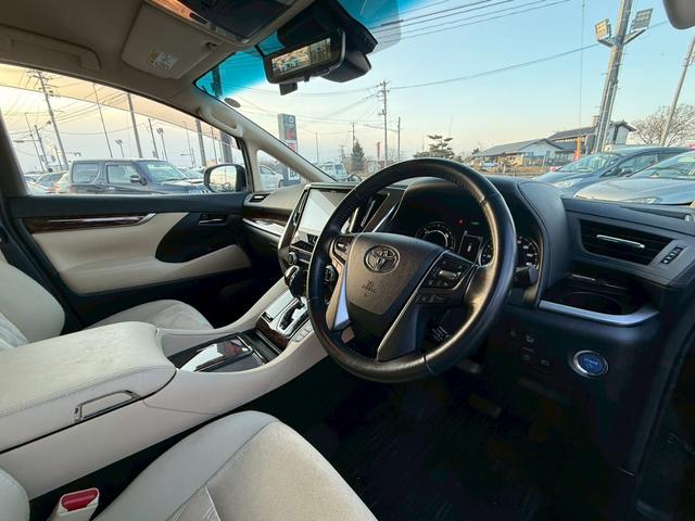 アルファードハイブリッド Ｘ　モデリスタフルエアロ　Ｃａｒｒｏｚｚｅｒｉａ１０インチナビ　Ｃａｒｒｏｚｚｅｒｉａ１２．３型フリップダウンモニター　デジタルインナーミラー　寒冷地仕様　ＢＳＭ　両側電動スライドドア　ドラレコ　ＥＴＣ（26枚目）