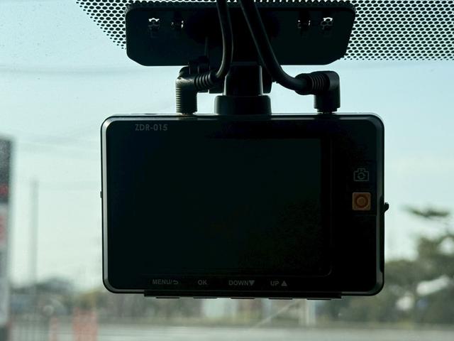 �y�h���C�u���R�[�_�[�z���ԂɎ��t���邱�Ƃŉf���Ɖ������L�^���Ă����h���C�u���R�[�_�[�́A���̂̍ۂɊm���ȏ؋��\�͂𔭊����Ă���܂��B