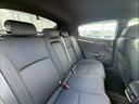 【リアシート】広々としているので後部座席の方も快適にドライブができます♪