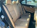 【リアシート】広々としているので後部座席の方も快適にドライブができます♪