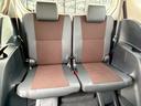【リアシート】広々としているので後部座席の方も快適にドライブができます♪
