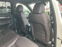 【リアシート】広々としているので後部座席の方も快適にドライブができます♪