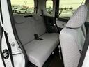 【リアシート】広々としているので後部座席の方も快適にドライブができます♪