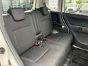 【リアシート】広々としているので後部座席の方も快適にドライブができます♪
