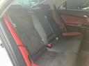 【リアシート】広々としているので後部座席の方も快適にドライブができます♪