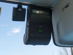 【ドライブレコーダー】愛車に取り付けることで映像と音声を記録してくれるドライブレコーダーは、事故の際に確かな証拠能力を発揮してくれます。 7