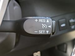 【クルーズコントロール】手元のボタンで一定速度での巡行が可能です。速度調節も可能です。高速道路走行時に便利な機能ですね♪ 6