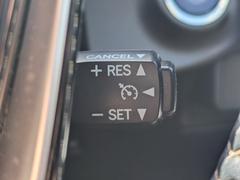 【クルーズコントロール】手元のボタンで一定速度での巡行が可能です。速度調節も可能です。高速道路走行時に便利な機能ですね♪ 6