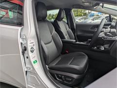 【シートヒーター】シートヒーターはエアコンよりも温まるのが早いので冬場の運転には必須ですね♪ 4