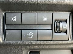 【シートヒーター】シートヒーターはエアコンよりも温まるのが早いので冬場の運転には必須ですね♪ 6
