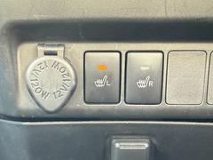 【シートヒーター】シートヒーターはエアコンよりも温まるのが早いので冬場の運転には必須ですね♪ 6