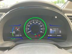 【ステアリングスイッチ】オーディオのボリュームの調節や、ラジオのチャンネルの変更、電話の受け取りなどを可能にします。運転中に目線を下げずに操作可能です。 4