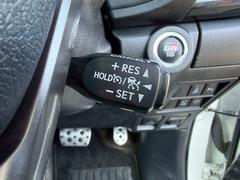 �ڣ��ãá۰���®�٤Ǥν�ҤϤ�����������μ�ξ�Ȥε�Υ�������ݤ��ʤ��鼫ư�ǲø�®��Ԥ��ޤ�����®ƻϩ���Ի��ˤ����Ѵ򤷤���ǽ�Ǥ��� 4