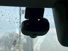 【ドライブレコーダー】愛車に取り付けることで映像と音声を記録してくれるドライブレコーダーは、事故の際に確かな証拠能力を発揮してくれます。 7