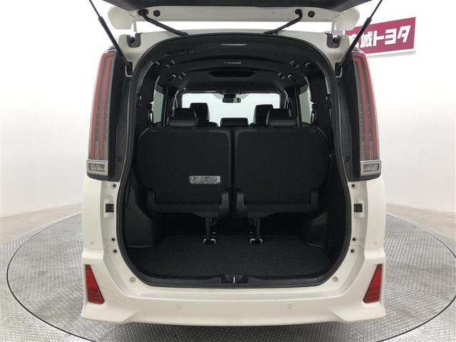 ノア Ｓｉ　ダブルバイビーＩＩ　フルセグ　メモリーナビ　ＤＶＤ再生　ミュージックプレイヤー接続可　バックカメラ　衝突被害軽減システム　ＥＴＣ　両側電動スライド　ＬＥＤヘッドランプ　ウオークスルー　乗車定員８人　３列シート　フルエアロ（13枚目）