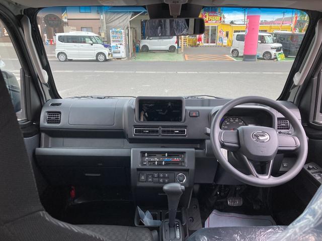 ハイゼットトラック 届出済未使用車 4WD 衝突回避支援 オーディオレス LEDヘッドランプ LEDフォグランプ プッシュスタート式(2枚目)