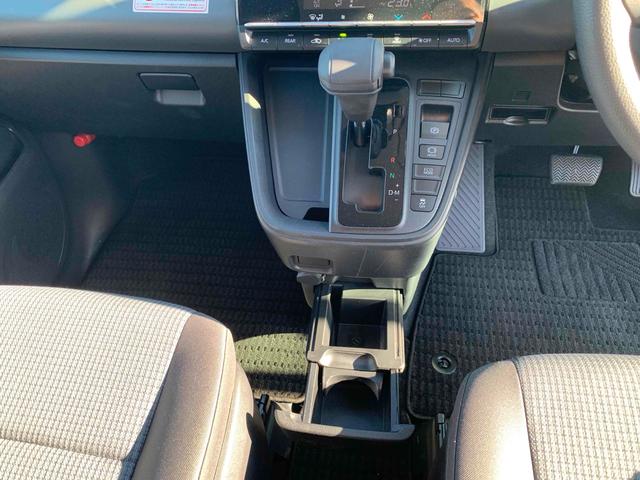 発進時や後退時に必ず操作するレバーです。操作のしやすさが肝になってきます。ぜひ一度体感してください。