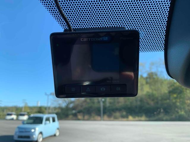 ドライブレコーダーもついています！もし事故を起こしてしまったら。そんな時に心強い味方になるのが、運転の記録を映像と音で記録するドライブレコーダーです。