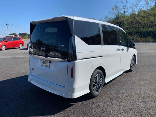 セレナ ハイウェイスターV ドライブレコーダー ETC バックカメラ ナビ クリアランスソナー 衝突被害軽減システム 両側電動スライドドア LEDヘッドランプ スマートキー アイドリングストップ 電動格納ミラー 3列シート(6枚目)