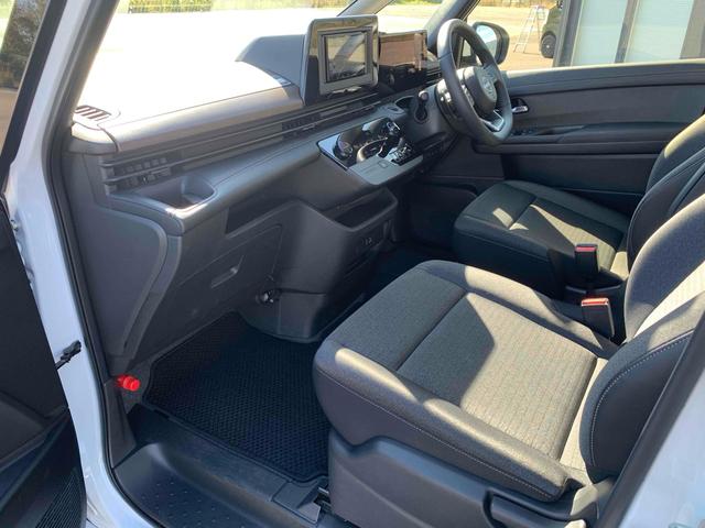 セレナ ハイウェイスターV ドライブレコーダー ETC バックカメラ ナビ クリアランスソナー 衝突被害軽減システム 両側電動スライドドア LEDヘッドランプ スマートキー アイドリングストップ 電動格納ミラー 3列シート(11枚目)