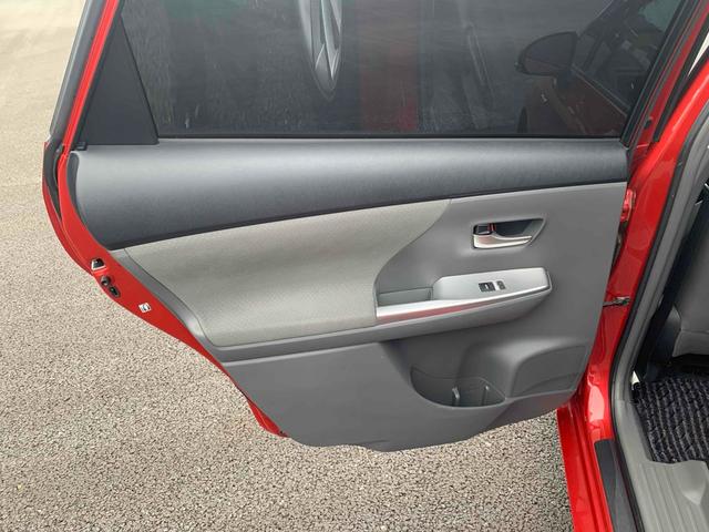 プリウスアルファ Ｓツーリングセレクション　ＥＴＣ　バックカメラ　ナビ　ＴＶ　アルミホイール　ヘッドライトウォッシャー　スマートキー　電動格納ミラー　ＣＶＴ　盗難防止システム　衝突安全ボディ　ＡＢＳ　ＵＳＢ　Ｂｌｕｅｔｏｏｔｈ　エアコン（34枚目）