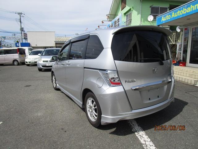 フリードハイブリッド ジャストセレクション　ワンセグ　ナビ　ＥＴＣ　ＡＷ　ＰＳ　ＰＷ　ＡＢＳ　両側電動スライドドア　衝突安全ボディ　ＨＩＤ　アイドリングストップ　オートクルーズコントロール（6枚目）