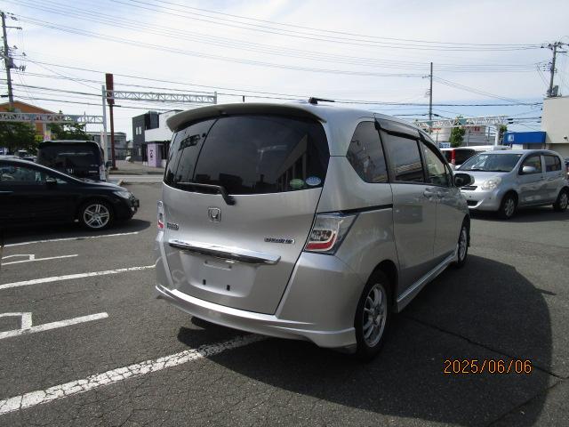 フリードハイブリッド ジャストセレクション　ワンセグ　ナビ　ＥＴＣ　ＡＷ　ＰＳ　ＰＷ　ＡＢＳ　両側電動スライドドア　衝突安全ボディ　ＨＩＤ　アイドリングストップ　オートクルーズコントロール（8枚目）