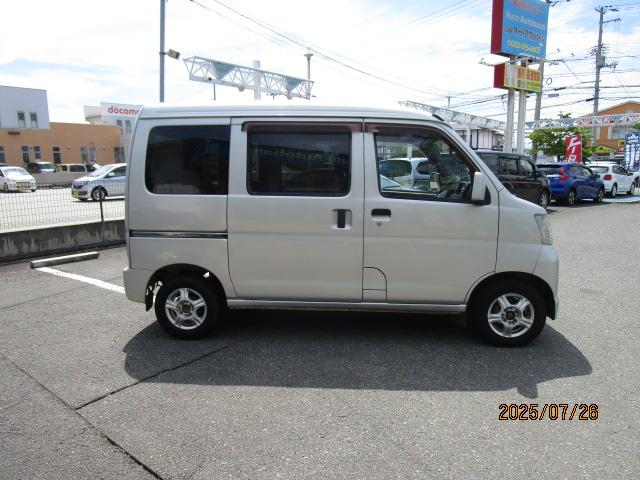 ハイゼットカーゴ クルーズ　４ＷＤ　ＰＳ　ＰＷ　ＡＢＳ　エアＢ　両側スライドドア　キーレスエントリー　ドアバイザー　修復歴無し（4枚目）