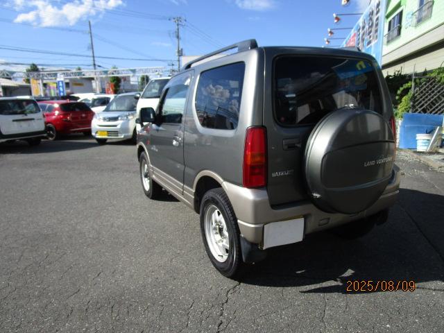 ジムニー ランドベンチャー　４ＷＤ　ＥＴＣ　ＡＷ　ＰＳ　ＰＷ　ＡＢＳ　５速マニュアル車　衝突安全ボディ　運転席エアバッグ　助手席エアバッグ　キーレスエントリー（8枚目）